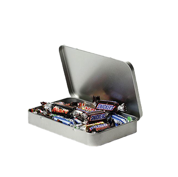 BS1083 A6 blik scharnierdeksel gevuld met Snicker, Mars, Bounty en Twix